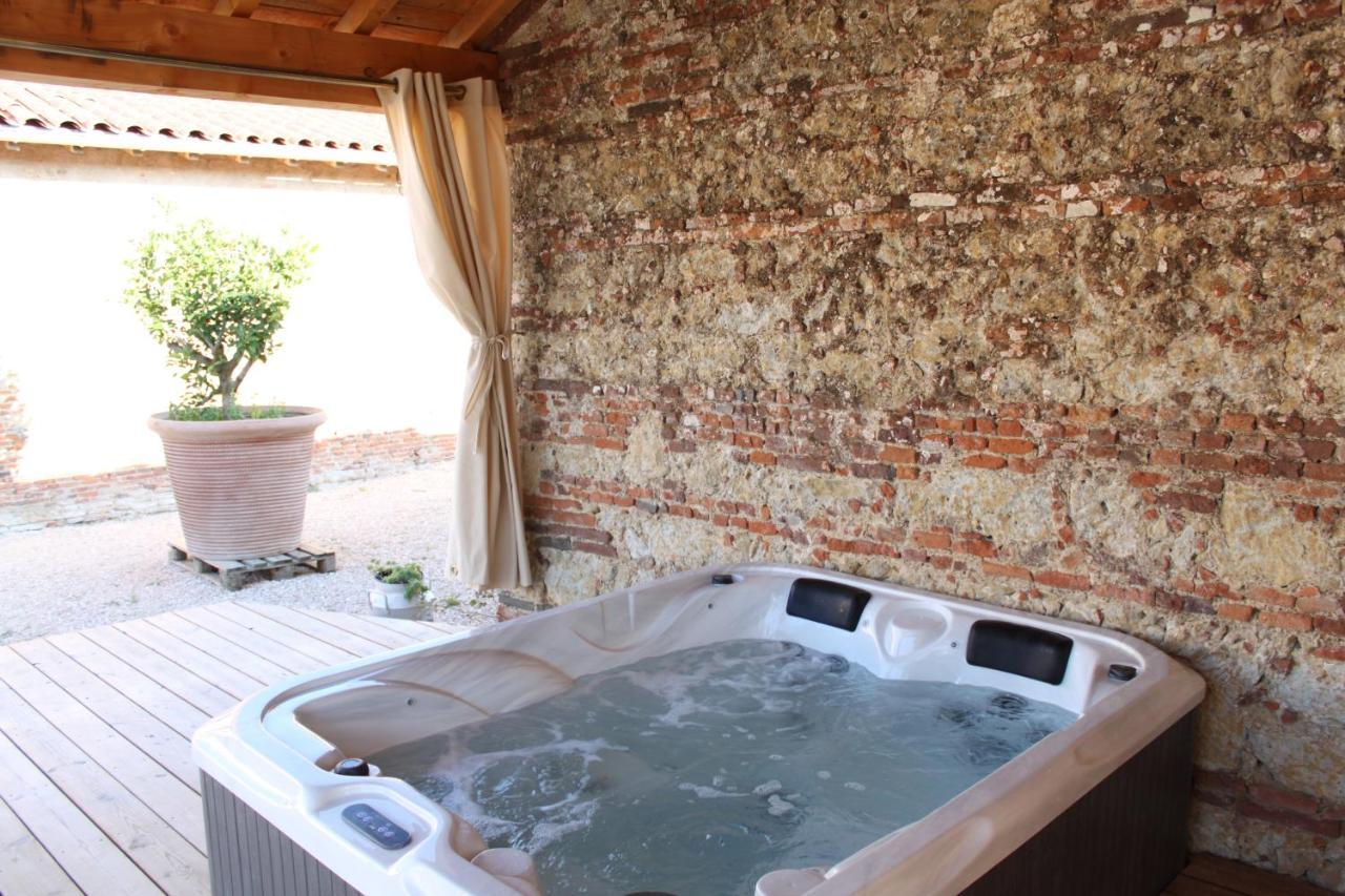 Escons Domaine De Charme Hotel Saint-Sulpice-sur-Leze Bagian luar foto